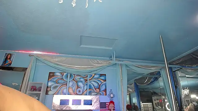 Snapshot of ADRIANNA_FOX chatting on September 14, 8:24 am ADRIANNA FOX online show from September 14, 8:24 am