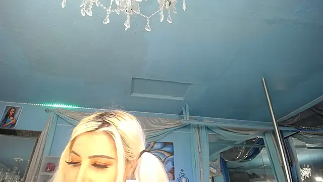 Snapshot of ADRIANNA_FOX chatting on November 3, 8:59 am ADRIANNA FOX online show from November 3, 8:59 am