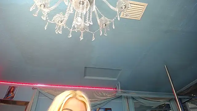 ADRIANNA FOX online show from January 17, 7:35 am