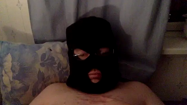 Snapshot of hamstergrabben chatting on November 1, 12:34 am hamstergrabben online show from November 1, 12:34 am