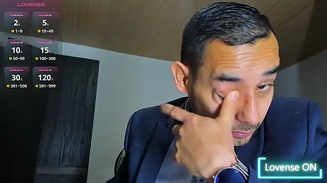 jhonyalzate2 online show from October 31, 3:40 am