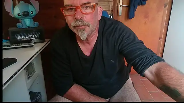 Snapshot of 0oscar_xxx chatting on November 1, 1:35 pm 0oscar xxx online show from November 1, 1:35 pm