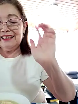 Vicky Rosse online show from March 13, 4:45 pm