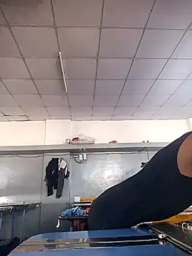 Snapshot of Aayankhan99 chatting on December 17, 9:37 am Aayankhan99 online show from December 17, 9:37 am