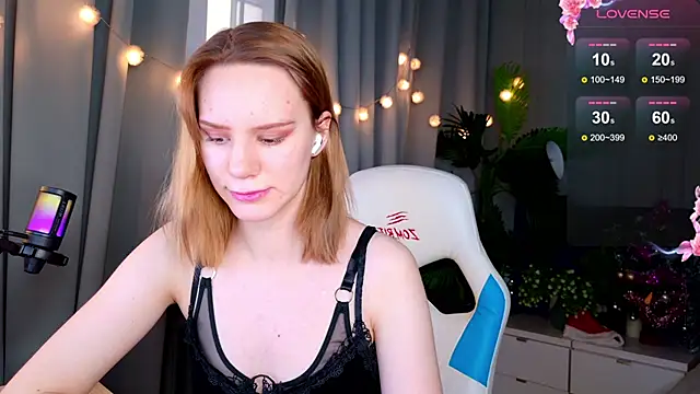 Snapshot of Ramona___ chatting on December 24, 9:28 am Ramona online show from December 24, 9:28 am