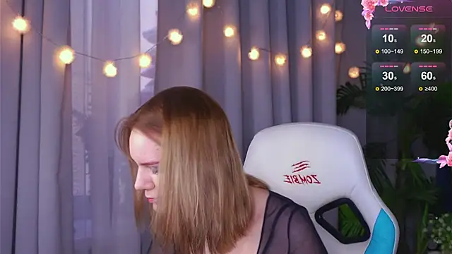 Snapshot of Ramona___ chatting on December 27, 9:28 am Ramona online show from December 27, 9:28 am