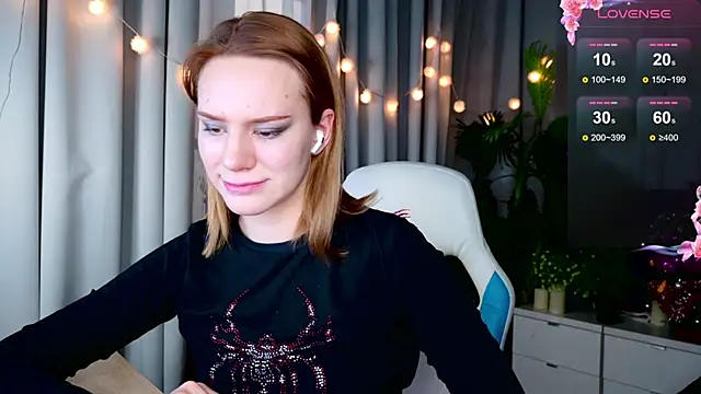 Snapshot of Ramona___ chatting on December 30, 9:27 am Ramona online show from December 30, 9:27 am