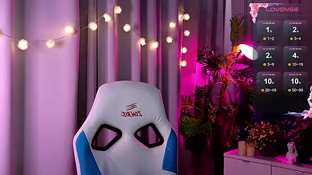 Snapshot of Ramona___ chatting on January 27, 5:47 am Ramona online show from January 27, 5:47 am