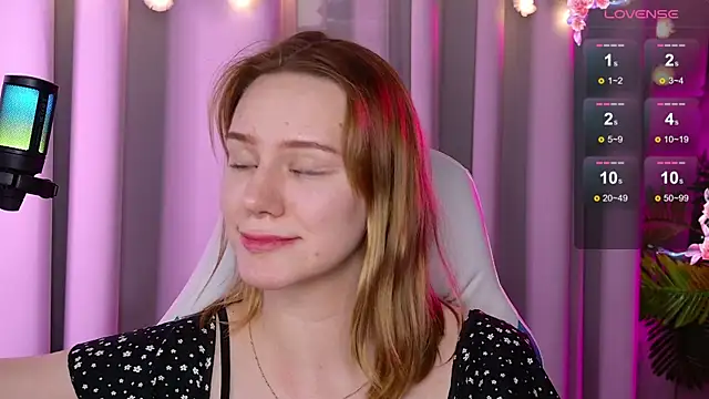 Snapshot of Ramona___ chatting on January 28, 12:43 pm Ramona online show from January 28, 12:43 pm