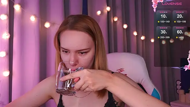 Snapshot of Ramona___ chatting on January 31, 6:02 am Ramona online show from January 31, 6:02 am