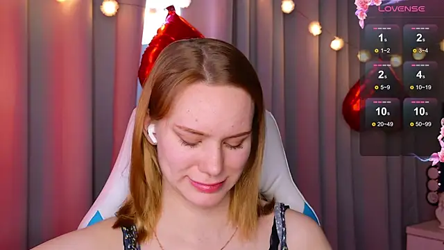 Snapshot of Ramona___ chatting on February 4, 9:38 am Ramona online show from February 4, 9:38 am