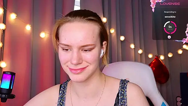 Snapshot of Ramona___ chatting on February 4, 12:44 pm Ramona online show from February 4, 12:44 pm