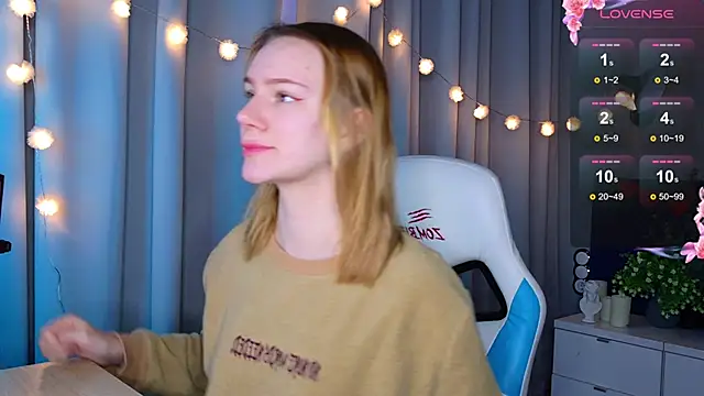 Snapshot of Ramona___ chatting on February 5, 6:02 am Ramona online show from February 5, 6:02 am