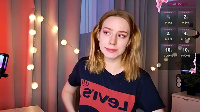 Snapshot of Ramona___ chatting on February 10, 5:58 am Ramona online show from February 10, 5:58 am