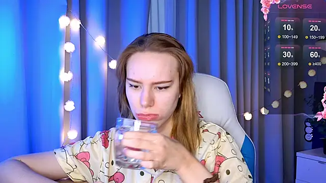 Snapshot of Ramona___ chatting on February 11, 6:08 am Ramona online show from February 11, 6:08 am