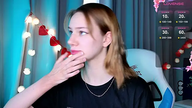 Snapshot of Ramona___ chatting on February 17, 9:35 am Ramona online show from February 17, 9:35 am