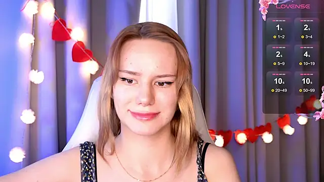 Snapshot of Ramona___ chatting on February 18, 9:43 am Ramona online show from February 18, 9:43 am