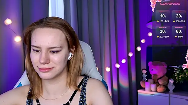 Snapshot of Ramona___ chatting on February 20, 9:44 am Ramona online show from February 20, 9:44 am