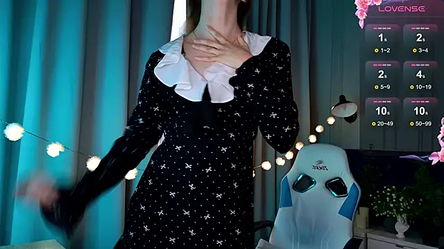 Snapshot of Ramona___ chatting on March 3, 9:44 am Ramona online show from March 3, 9:44 am