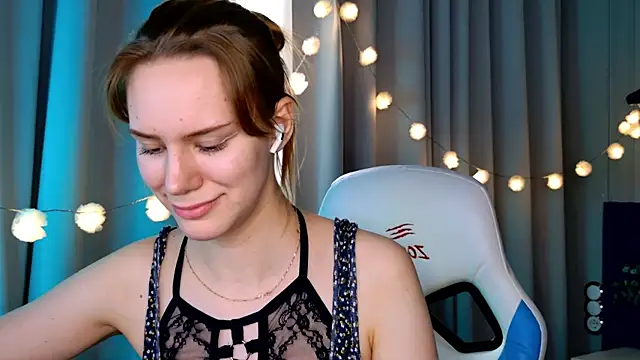 Snapshot of Ramona___ chatting on March 7, 12:45 pm Ramona online show from March 7, 12:45 pm