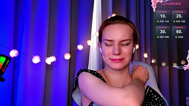 Snapshot of Ramona___ chatting on March 9, 9:46 am Ramona online show from March 9, 9:46 am