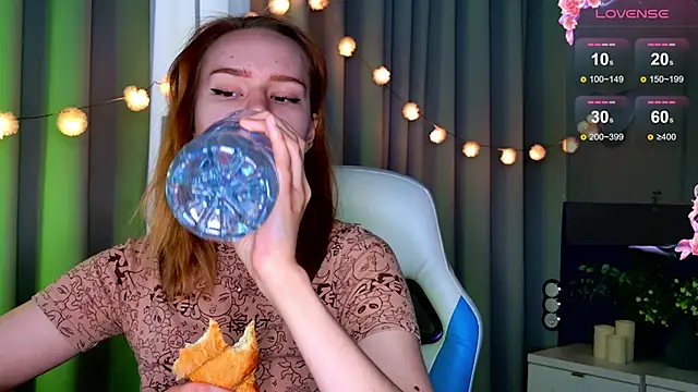 Snapshot of Ramona___ chatting on March 13, 6:05 am Ramona online show from March 13, 6:05 am