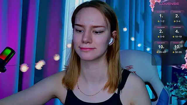 Snapshot of Ramona___ chatting on March 18, 9:52 am Ramona online show from March 18, 9:52 am