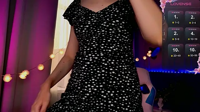 Snapshot of Ramona___ chatting on March 22, 9:45 am Ramona online show from March 22, 9:45 am