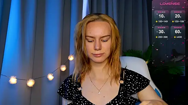 Snapshot of Ramona___ chatting on September 11, 6:02 am Ramona online show from September 11, 6:02 am