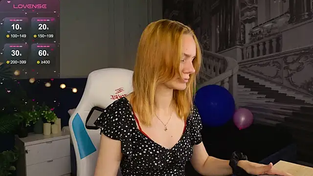 Snapshot of Ramona___ chatting on September 17, 6:04 am Ramona online show from September 17, 6:04 am