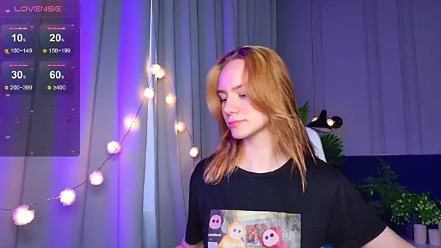 Snapshot of Ramona___ chatting on October 10, 6:01 am Ramona online show from October 10, 6:01 am