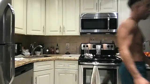 BigGuyMuscle online show from November 20, 9:14 pm