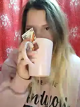 Snapshot of Zuli_Kiska chatting on December 4, 11:52 am Zuli Kiska online show from December 4, 11:52 am