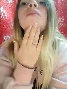 Snapshot of Zuli_Kiska chatting on December 4, 11:57 pm Zuli Kiska online show from December 4, 11:57 pm