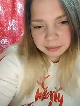 Snapshot of Zuli_Kiska chatting on December 5, 8:33 pm Zuli Kiska online show from December 5, 8:33 pm