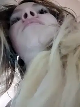 Snapshot of Zuli_Kiska chatting on December 8, 8:25 pm Zuli Kiska online show from December 8, 8:25 pm