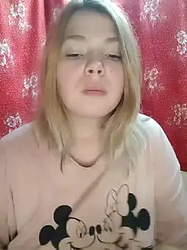 Snapshot of Zuli_Kiska chatting on December 21, 12:06 pm Zuli Kiska online show from December 21, 12:06 pm