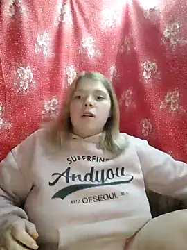 Snapshot of Zuli_Kiska chatting on December 21, 8:10 pm Zuli Kiska online show from December 21, 8:10 pm