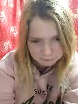 Snapshot of Zuli_Kiska chatting on December 27, 10:59 pm Zuli Kiska online show from December 27, 10:59 pm