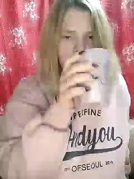 Snapshot of Zuli_Kiska chatting on December 29, 11:29 pm Zuli Kiska online show from December 29, 11:29 pm