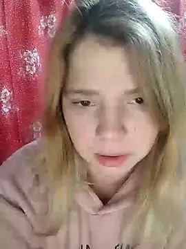 Snapshot of Zuli_Kiska chatting on January 2, 10:22 pm Zuli Kiska online show from January 2, 10:22 pm