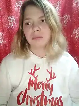 Snapshot of Zuli_Kiska chatting on January 4, 8:27 pm Zuli Kiska online show from January 4, 8:27 pm