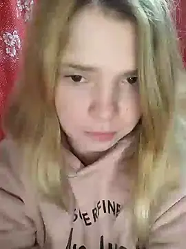 Snapshot of Zuli_Kiska chatting on January 9, 11:45 pm Zuli Kiska online show from January 9, 11:45 pm