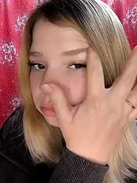 Snapshot of Zuli_Kiska chatting on February 15, 7:50 pm Zuli Kiska online show from February 15, 7:50 pm