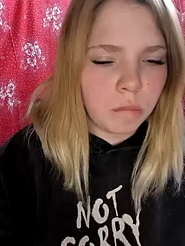 Snapshot of Zuli_Kiska chatting on February 20, 8:58 pm Zuli Kiska online show from February 20, 8:58 pm