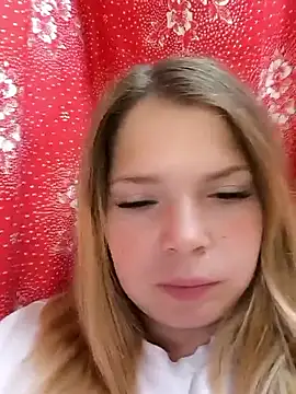 Snapshot of Zuli_Kiska chatting on September 9, 11:10 am Zuli Kiska online show from September 9, 11:10 am