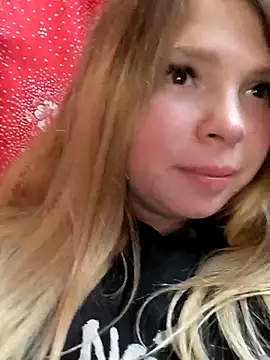 Snapshot of Zuli_Kiska chatting on October 8, 8:17 pm Zuli Kiska online show from October 8, 8:17 pm