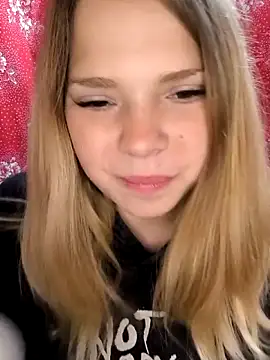 Snapshot of Zuli_Kiska chatting on October 10, 6:23 am Zuli Kiska online show from October 10, 6:23 am