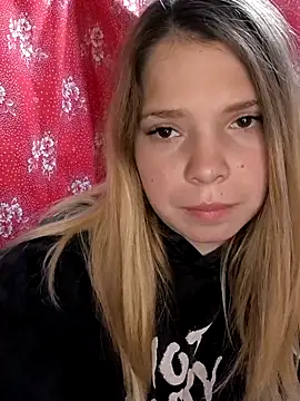 Snapshot of Zuli_Kiska chatting on October 19, 11:11 am Zuli Kiska online show from October 19, 11:11 am