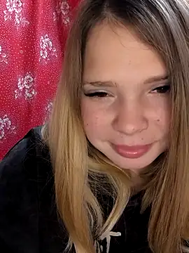 Snapshot of Zuli_Kiska chatting on October 30, 8:42 pm Zuli Kiska online show from October 30, 8:42 pm